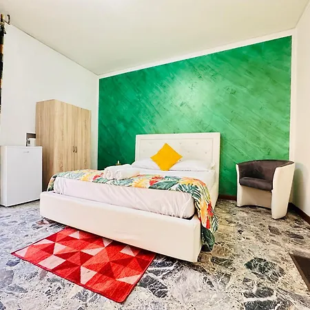 Venezia Gateway 招待所 3*